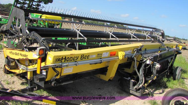 image for item A4693 2007 Honey Bee SP30R 30' draper head