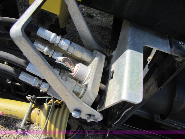 image for item A4693 2007 Honey Bee SP30R 30' draper head