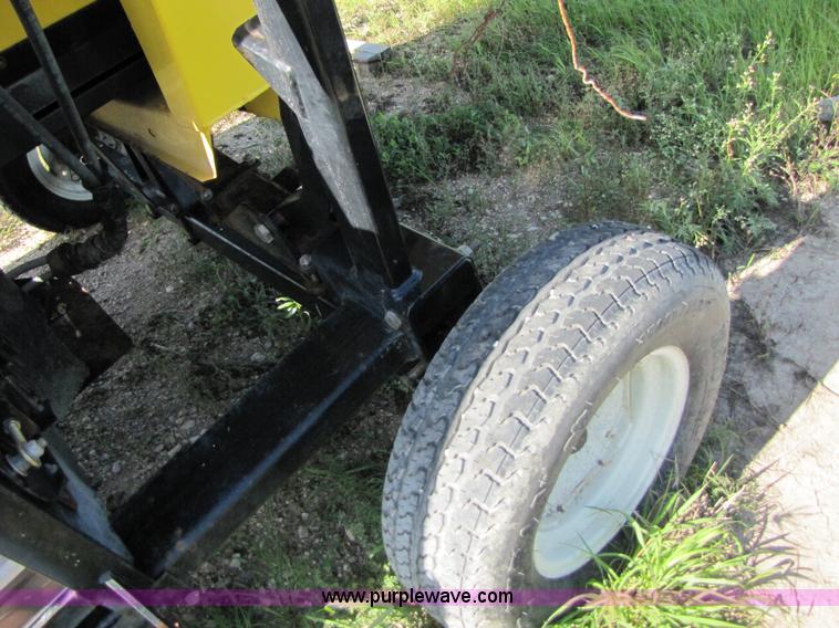 image for item A4693 2007 Honey Bee SP30R 30' draper head