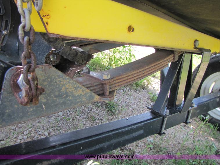 image for item A4693 2007 Honey Bee SP30R 30' draper head