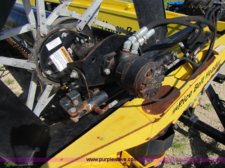 image for item A4693 2007 Honey Bee SP30R 30' draper head