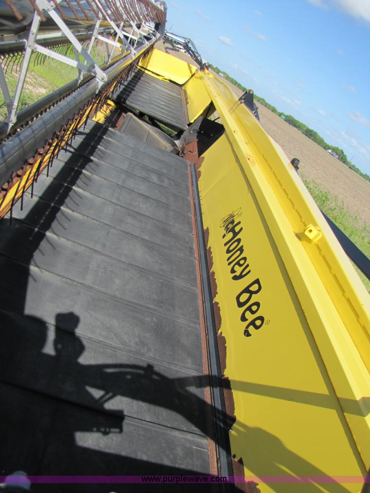 image for item A4693 2007 Honey Bee SP30R 30' draper head