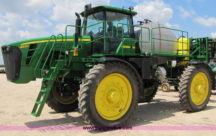 image for item A4699 2008 John Deere 4930 self propelled sprayer