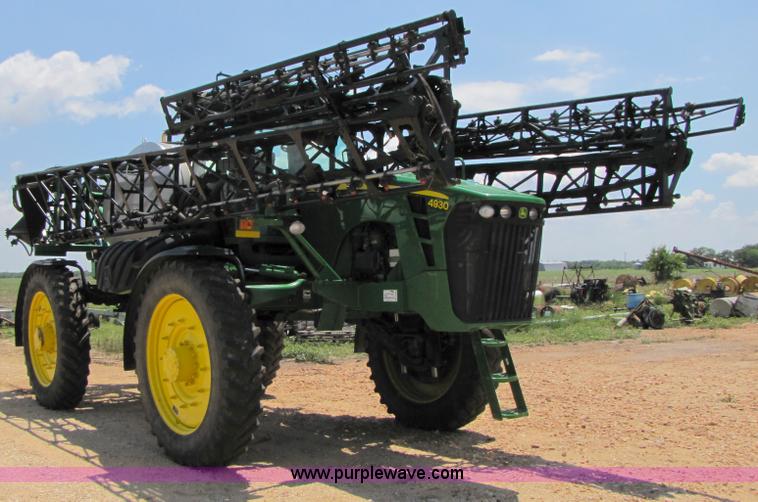 image for item A4699 2008 John Deere 4930 self propelled sprayer