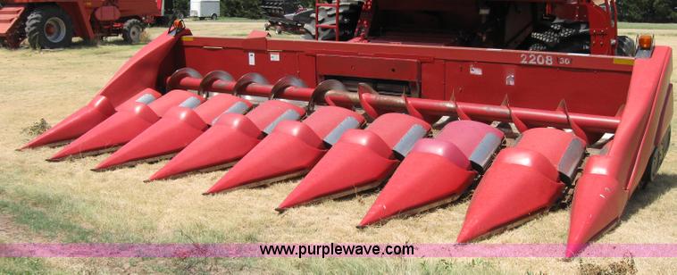 image for item A5173 2002 Case IH 2208 eight row corn head