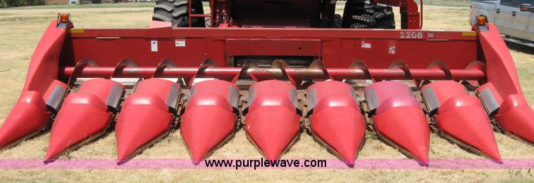 image for item A5173 2002 Case IH 2208 eight row corn head