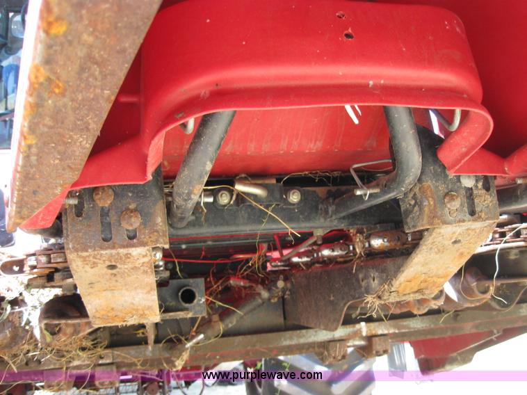 image for item A5173 2002 Case IH 2208 eight row corn head