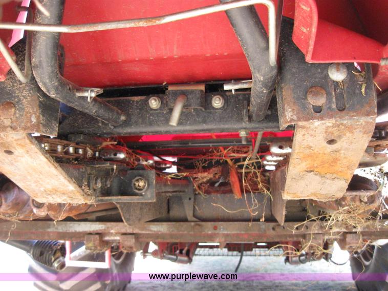 image for item A5173 2002 Case IH 2208 eight row corn head