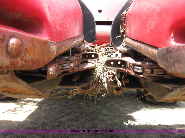 image for item A5173 2002 Case IH 2208 eight row corn head