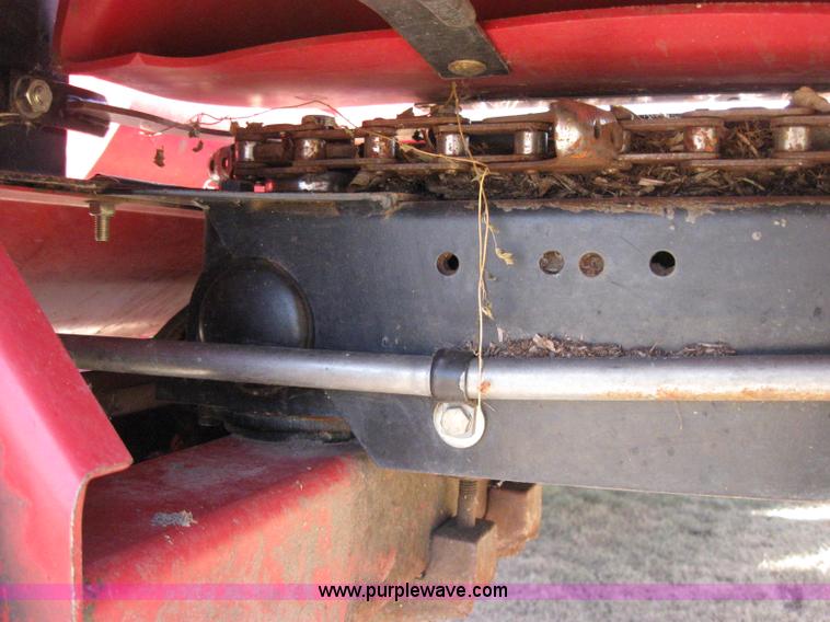 image for item A5173 2002 Case IH 2208 eight row corn head