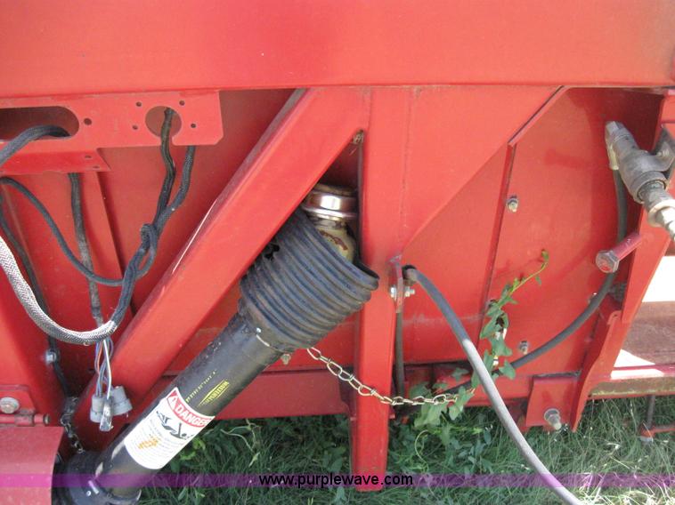 image for item A5173 2002 Case IH 2208 eight row corn head