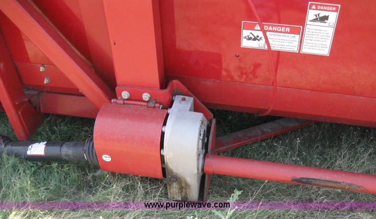 image for item A5173 2002 Case IH 2208 eight row corn head
