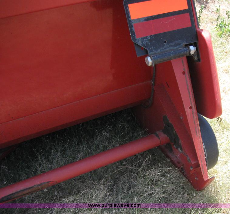 image for item A5173 2002 Case IH 2208 eight row corn head