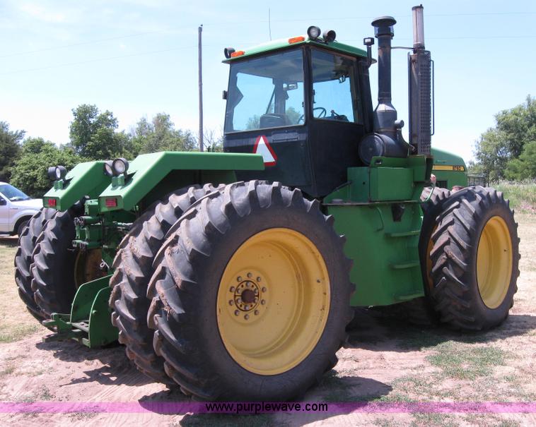 image for item A5174 1990 John Deere 8760 4WD tractor