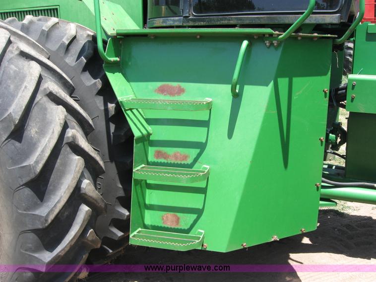 image for item A5174 1990 John Deere 8760 4WD tractor