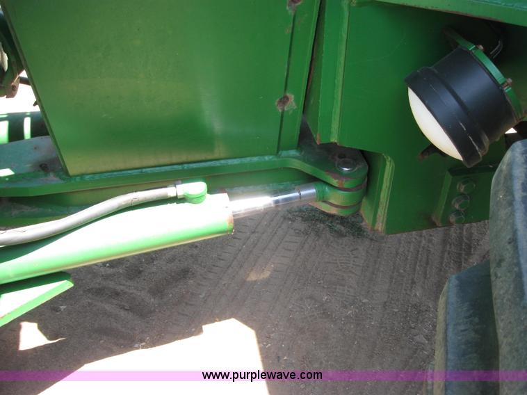 image for item A5174 1990 John Deere 8760 4WD tractor