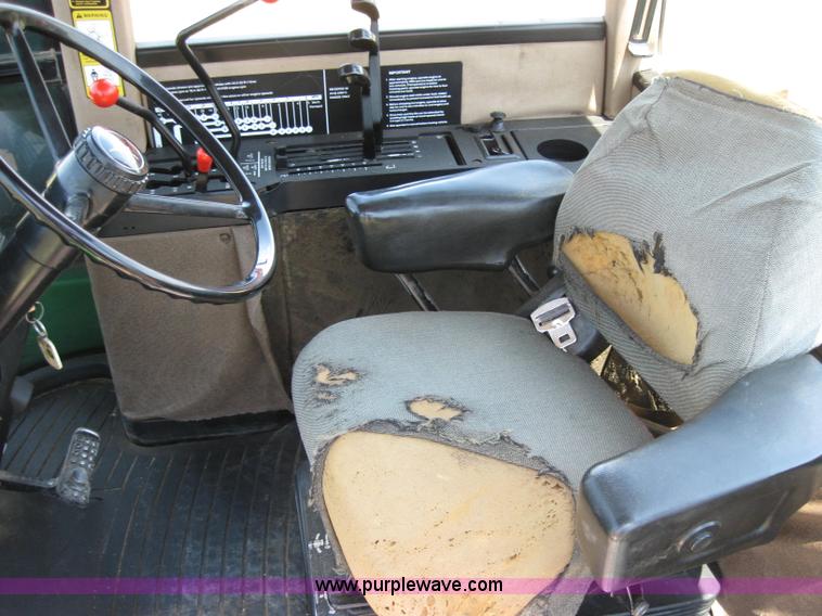 image for item A5174 1990 John Deere 8760 4WD tractor