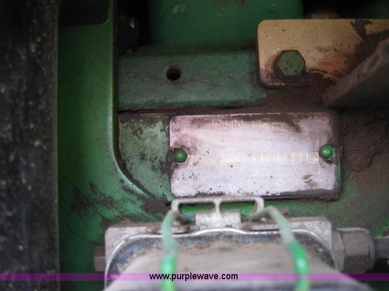 image for item A5174 1990 John Deere 8760 4WD tractor