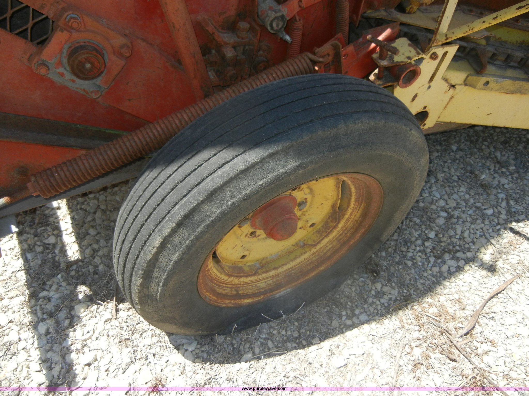 New Holland 717 forage harvester in Wamego, KS Item A9801 sold Purple Wave