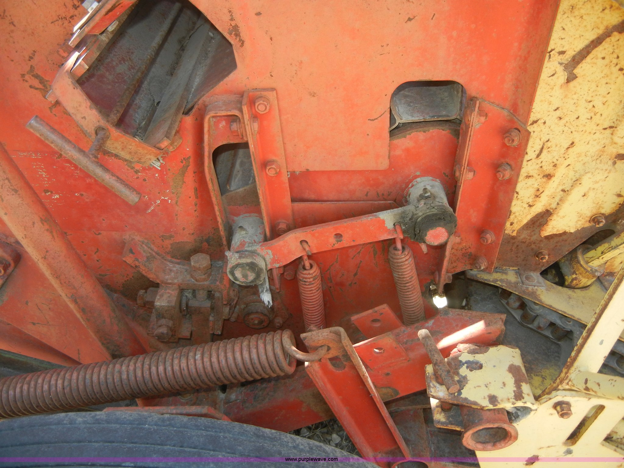 New Holland 717 forage harvester in Wamego, KS Item A9801 sold Purple Wave