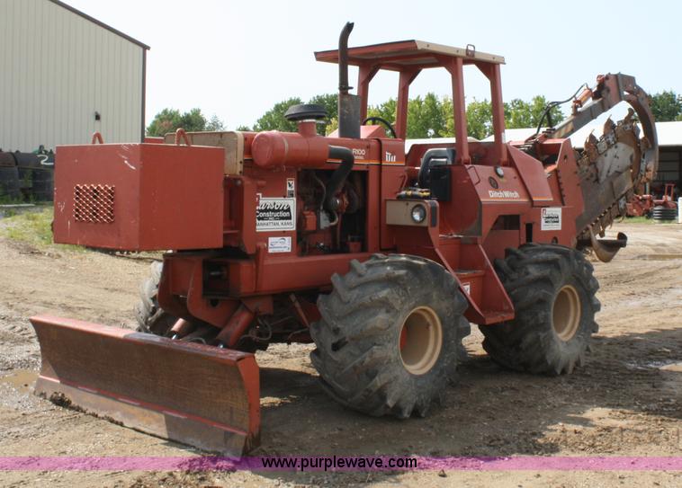 image for item A2000 Ditch Witch R100J trencher
