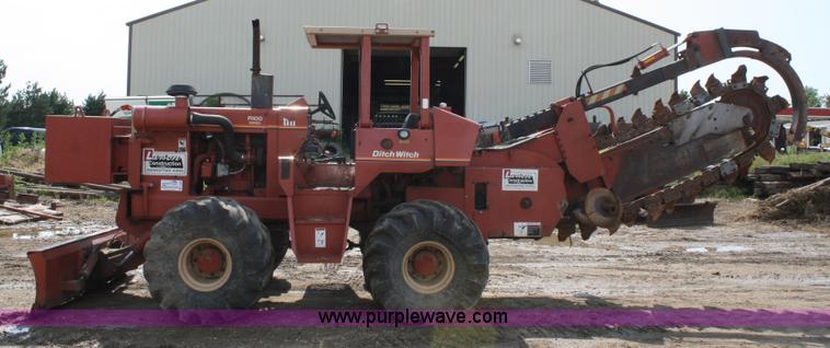 image for item A2000 Ditch Witch R100J trencher