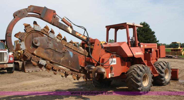 image for item A2000 Ditch Witch R100J trencher