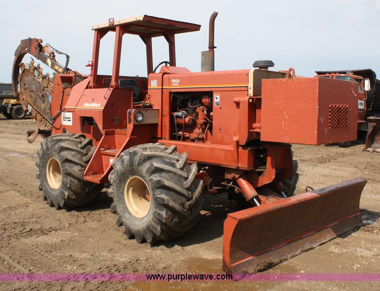 image for item A2000 Ditch Witch R100J trencher