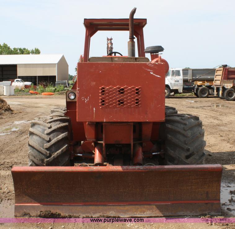 image for item A2000 Ditch Witch R100J trencher