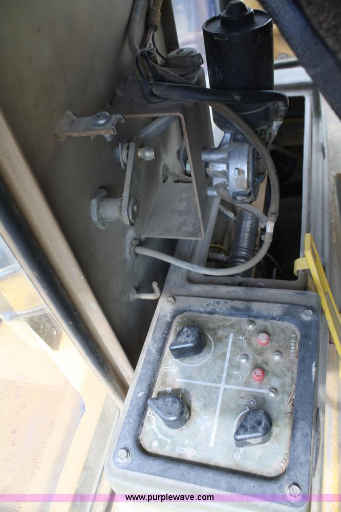 image for item A2002 1992 Caterpillar 943 track loader