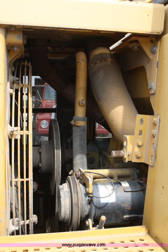 image for item A2002 1992 Caterpillar 943 track loader