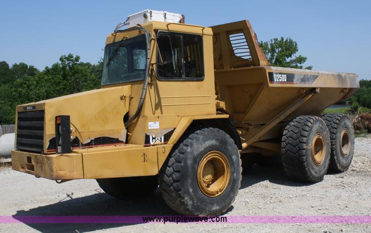 image for item A2093 1994 Caterpillar D250D articulating dump truck