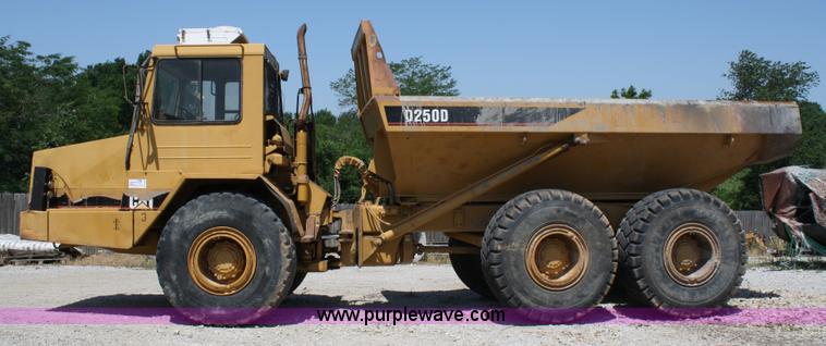 image for item A2093 1994 Caterpillar D250D articulating dump truck