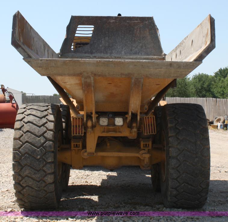 image for item A2093 1994 Caterpillar D250D articulating dump truck