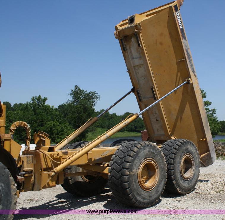 image for item A2093 1994 Caterpillar D250D articulating dump truck