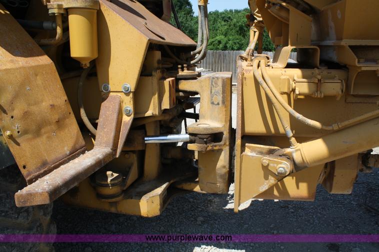 image for item A2093 1994 Caterpillar D250D articulating dump truck