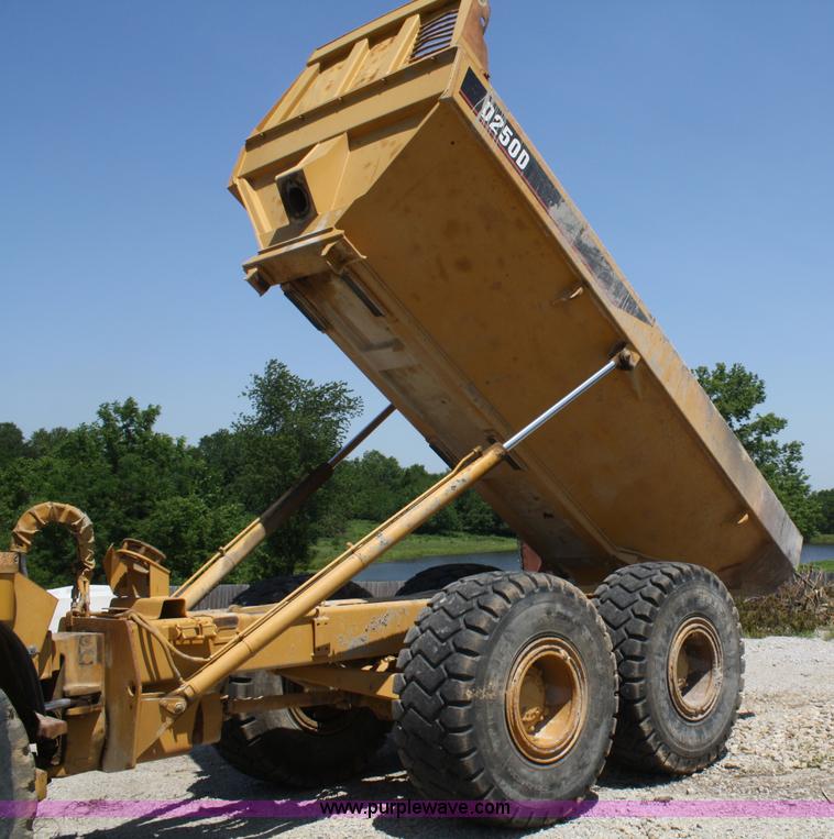 image for item A2093 1994 Caterpillar D250D articulating dump truck