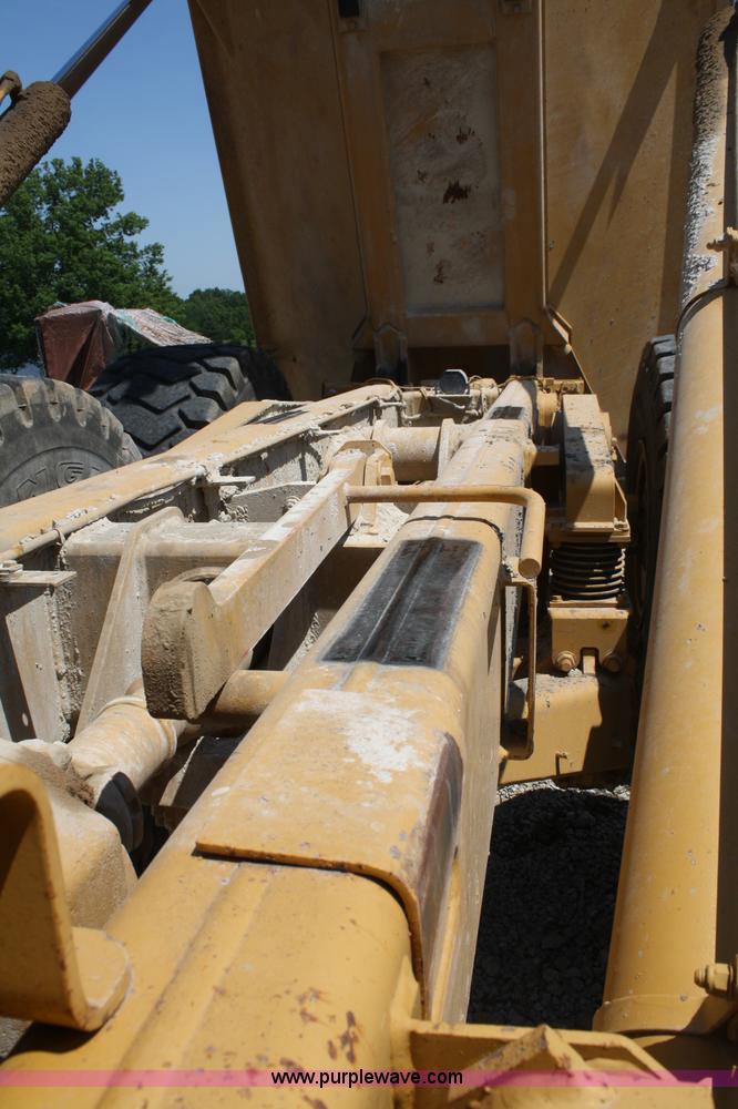 image for item A2093 1994 Caterpillar D250D articulating dump truck