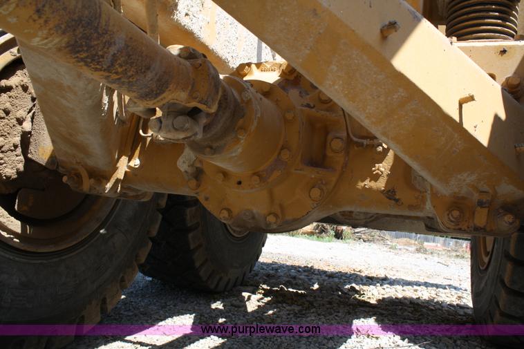 image for item A2093 1994 Caterpillar D250D articulating dump truck