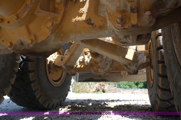 image for item A2093 1994 Caterpillar D250D articulating dump truck