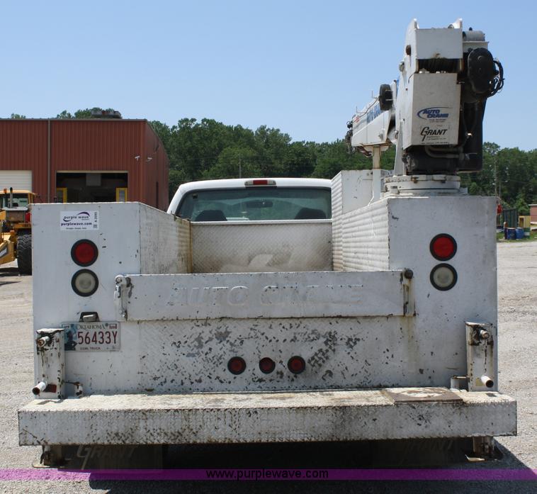 image for item A2095 2000 Ford F550 XL Super Duty utility pickup truck