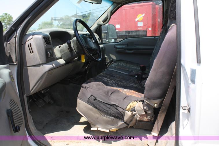 image for item A2095 2000 Ford F550 XL Super Duty utility pickup truck