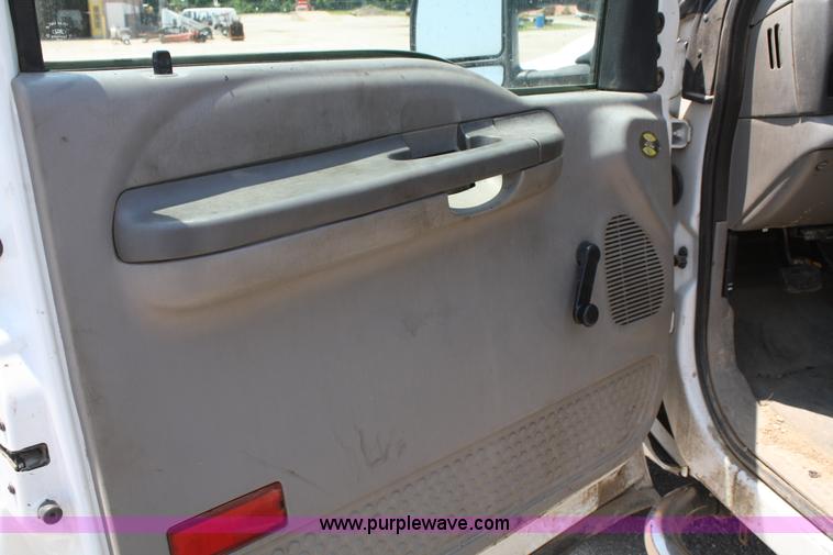 image for item A2095 2000 Ford F550 XL Super Duty utility pickup truck