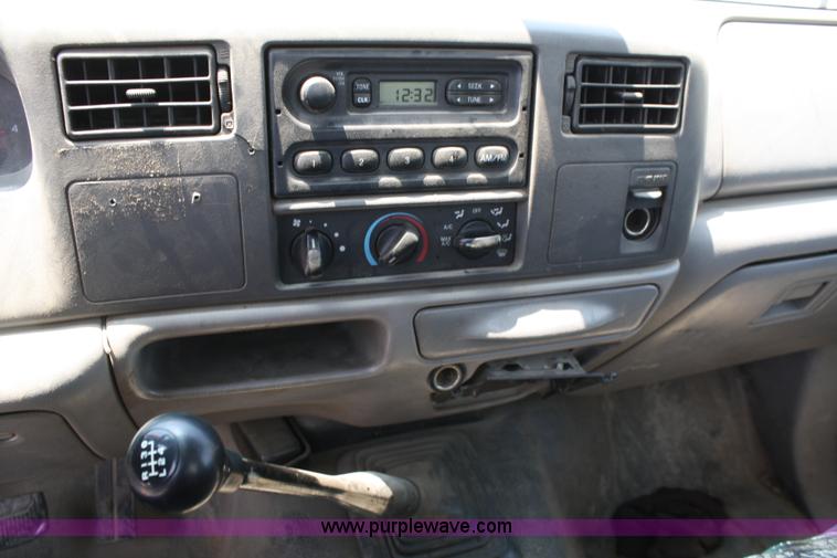 image for item A2095 2000 Ford F550 XL Super Duty utility pickup truck