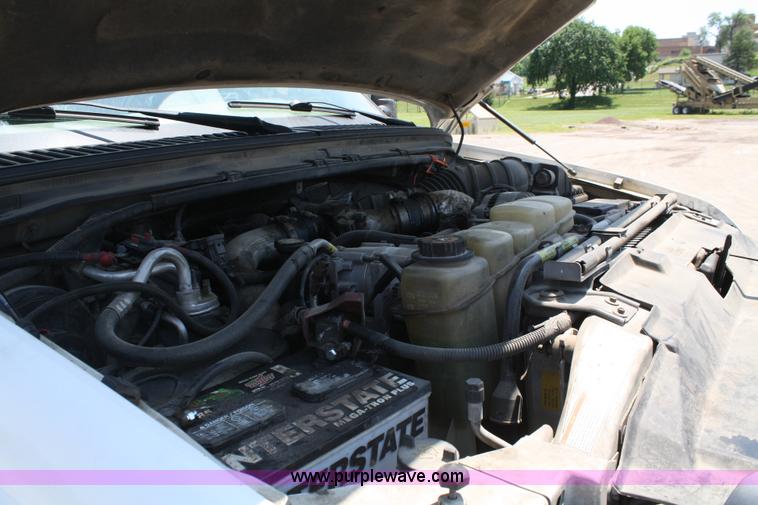 image for item A2095 2000 Ford F550 XL Super Duty utility pickup truck