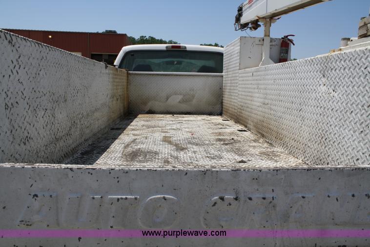 image for item A2095 2000 Ford F550 XL Super Duty utility pickup truck