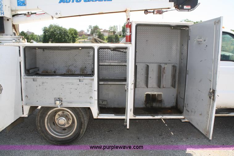 image for item A2095 2000 Ford F550 XL Super Duty utility pickup truck