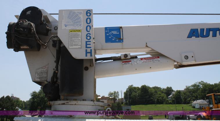 image for item A2095 2000 Ford F550 XL Super Duty utility pickup truck