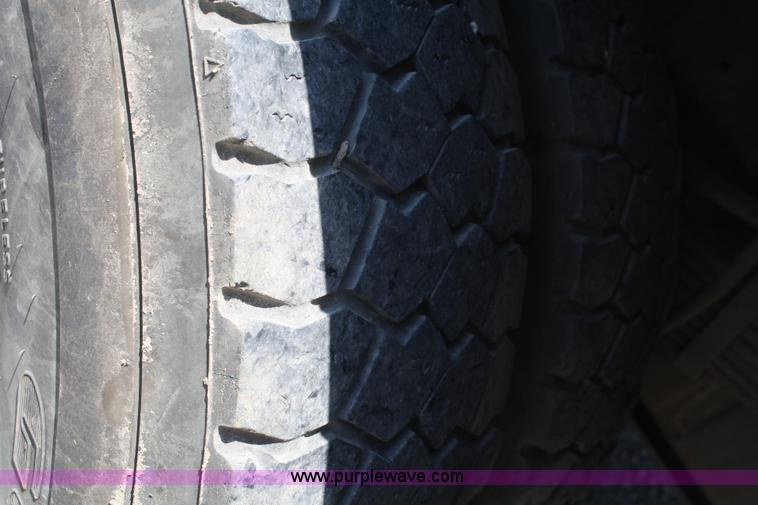 image for item A2095 2000 Ford F550 XL Super Duty utility pickup truck