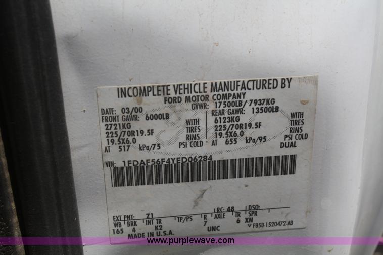 image for item A2095 2000 Ford F550 XL Super Duty utility pickup truck